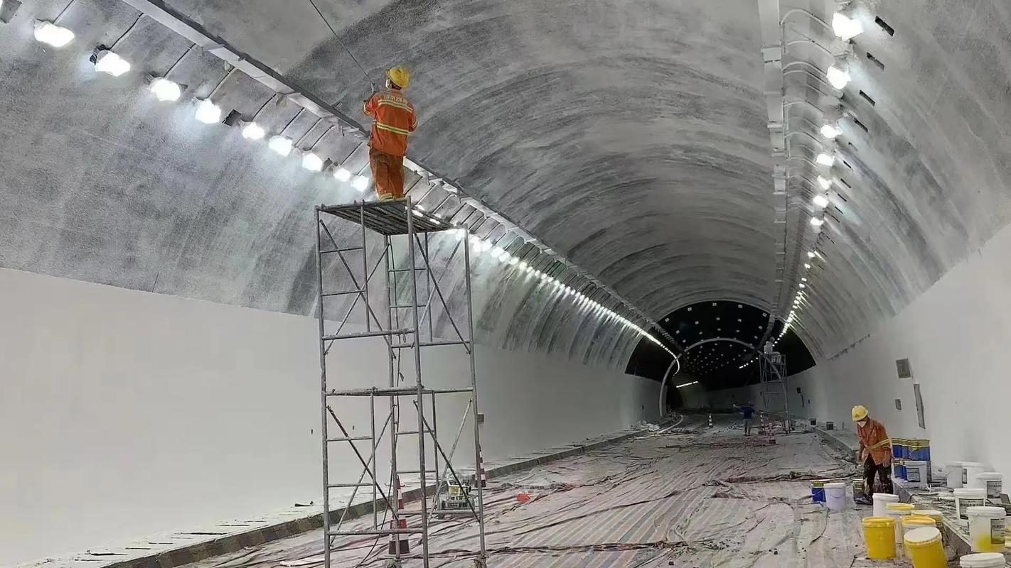 隧道亮化涂装工程的卓越实践 适应潮湿环境，提升工程品质